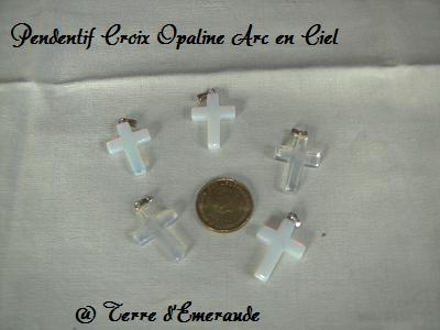 pendentif croix Opaline Arc en ciel